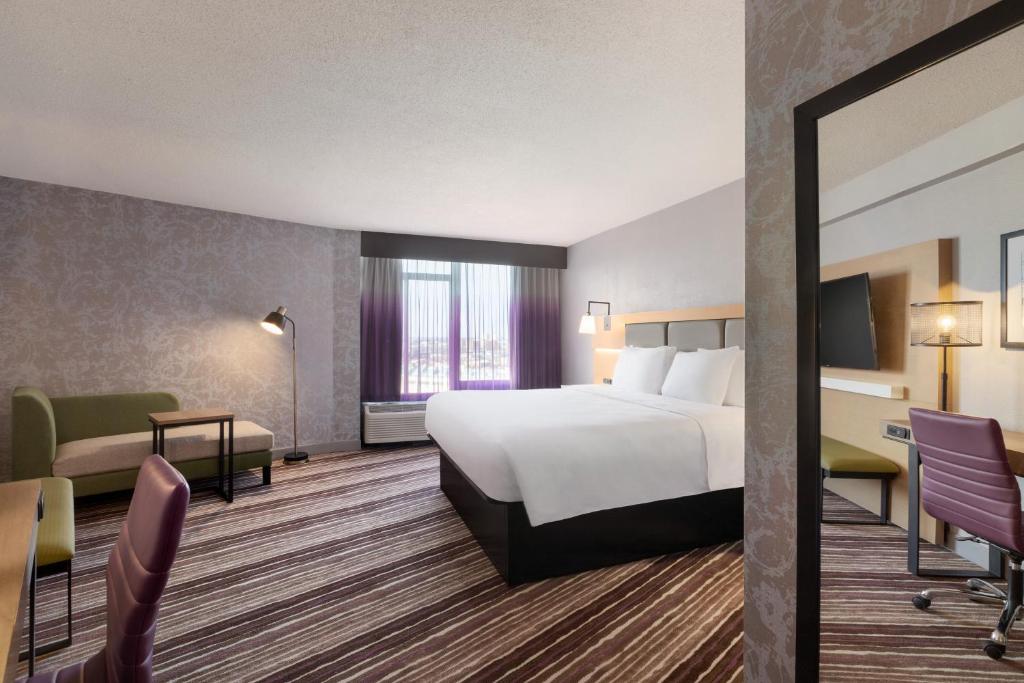 Holiday Inn Philadelphia Arpt-Stadium Area, an IHG Hotel photo 3