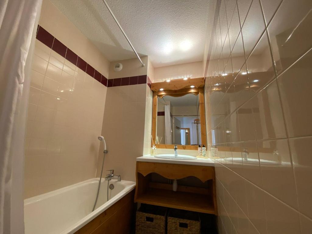 Appartement La Tania, 2 pièces, 5 personnes - FR-1-513-48 photo 4