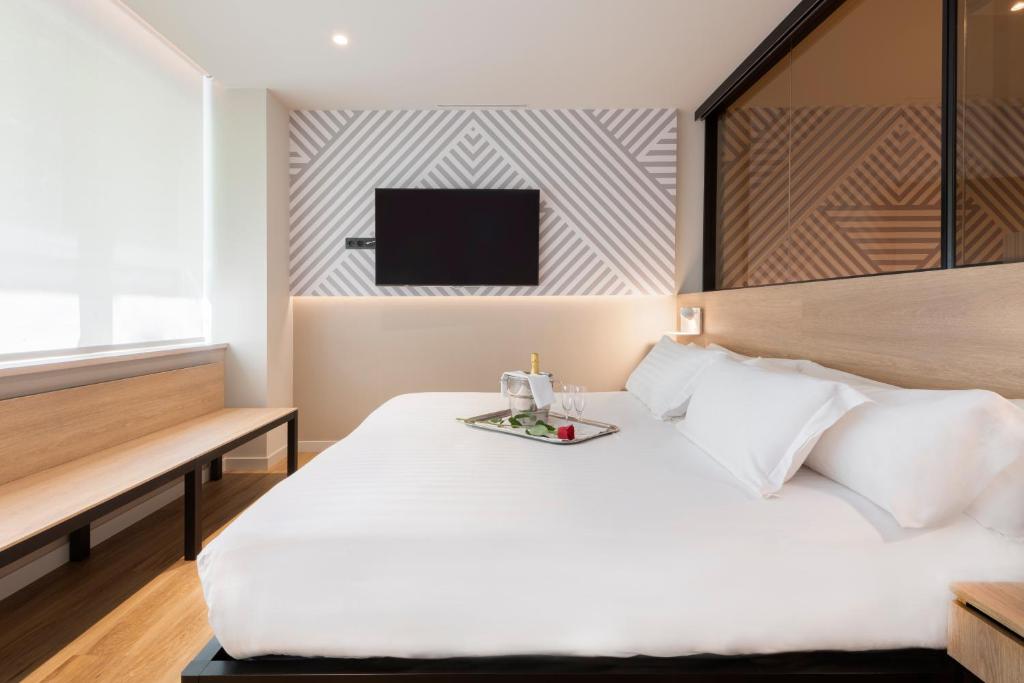 Suites Plaza Hotel & Wellness - Tap to explore photos