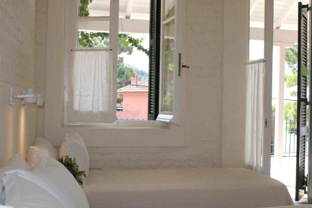 Zefiros Traditional Hotel photo 2