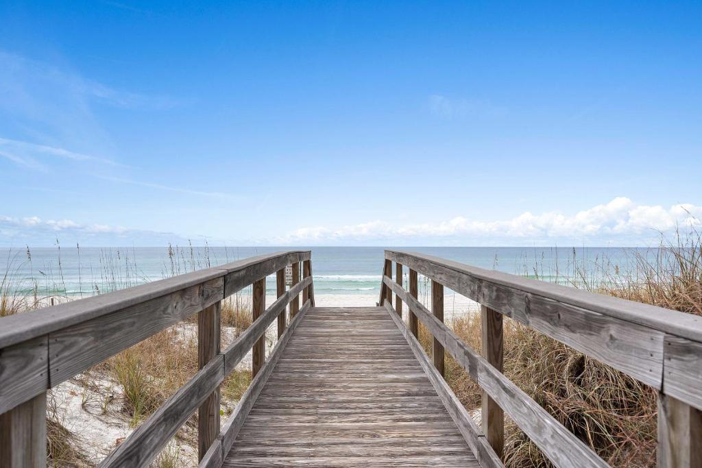 Beachfront Fort Walton Beach Condo with Pool Access!
