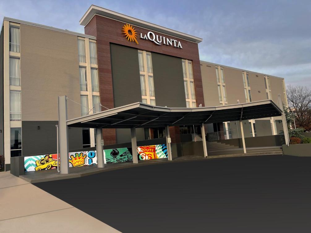 La Quinta Inn & Suites by Wyndham Tulsa Downtown/Route 66 image