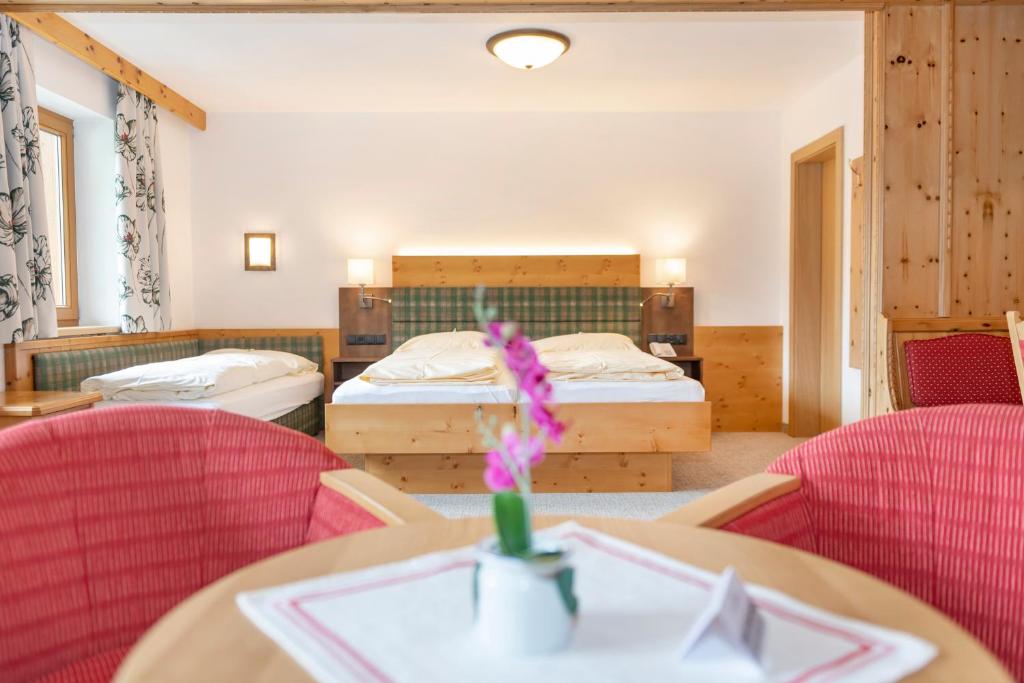 Landhotel Tirolerhof - Mai bis Mitte Juni kein Saunabetrieb photo 4