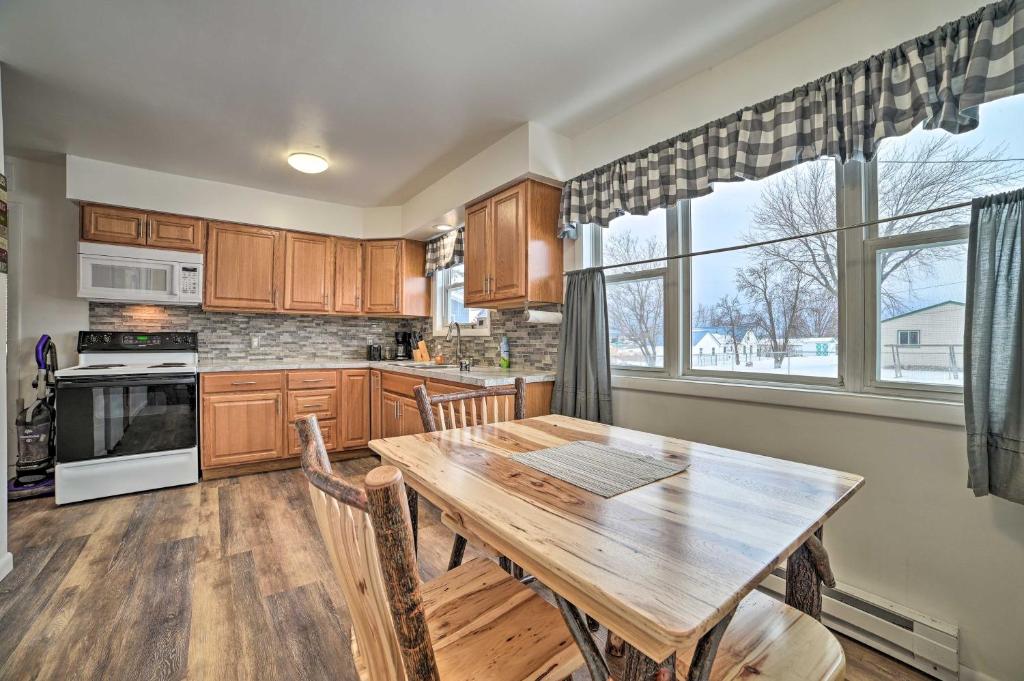 Cozy Houghton Lake Heights Cottage with Private Yard photo 1