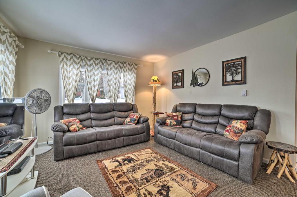 Cozy Houghton Lake Heights Cottage with Private Yard photo 3