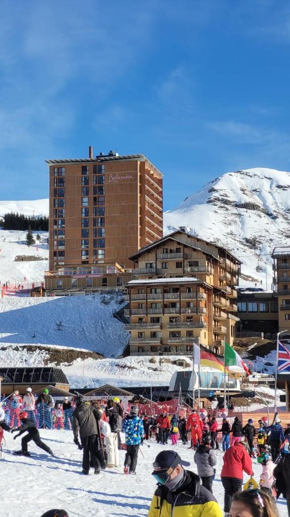Appartement 6 personnes - Deux chambres - 40M2 - Balcons 10M2 sur pistes - Aucun vis à vis - Piscine - B301 photo 1