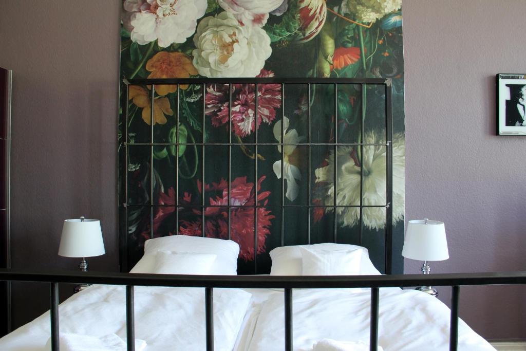 ArtHotel Connection - Tap to explore photos