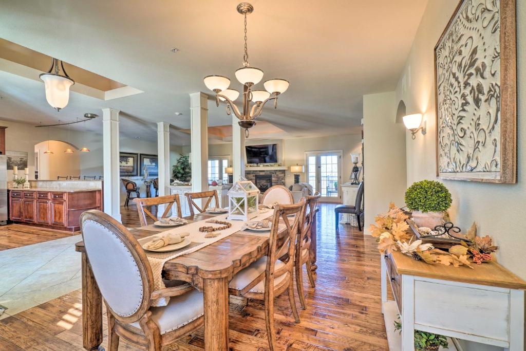 Stunning Branson Villa with On-Site Golf Access photo 1