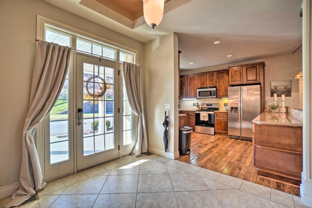 Stunning Branson Villa with On-Site Golf Access photo 3