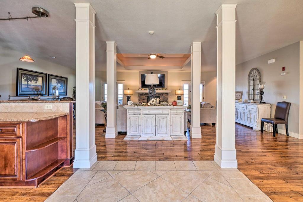 Stunning Branson Villa with On-Site Golf Access photo 4