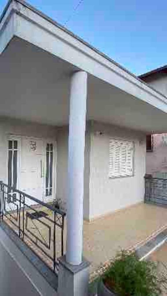 Casa em bairro nobre, bem localizada, com suite. photo 3