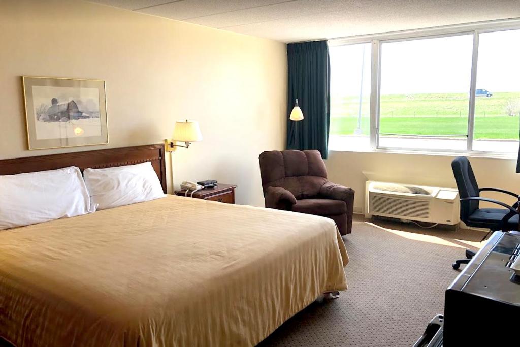 Norwood Inn & Suites Worthington photo 3
