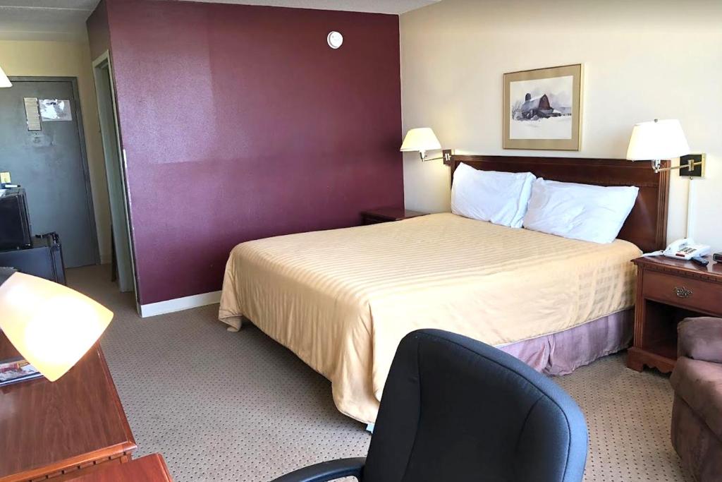 Norwood Inn & Suites Worthington photo 2