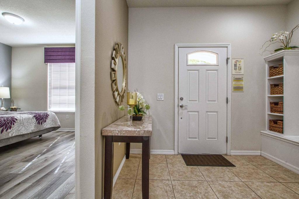 Windsor-5 Bed Townhouse w splashpool-3801WW photo 2