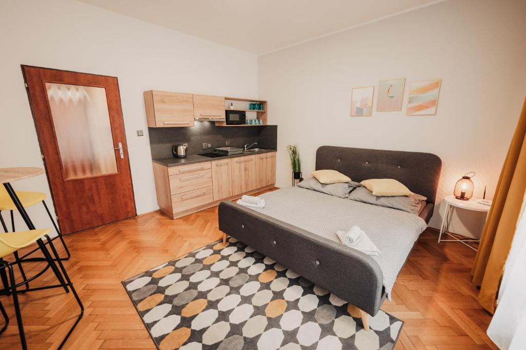 Elegant studio, 400m from the square photo 4