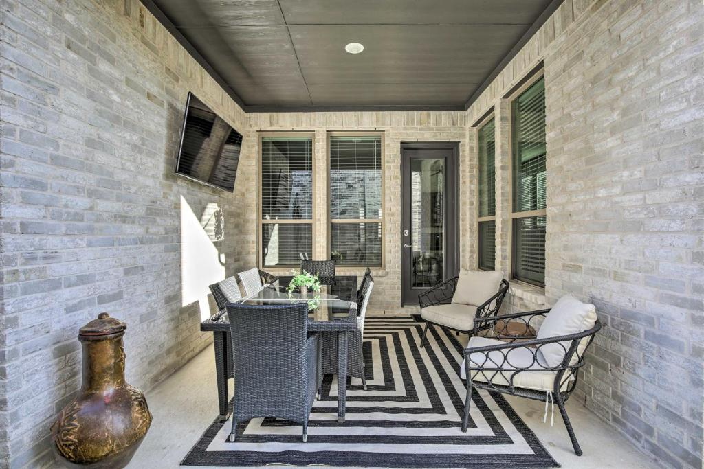Modern Frisco Hideout with Patio and Game Room! photo 1