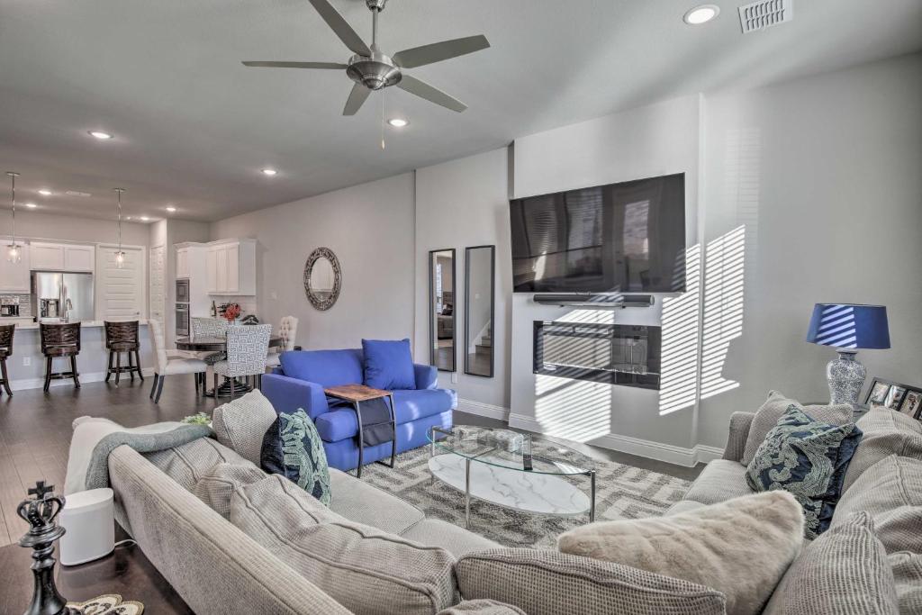 Modern Frisco Hideout with Patio and Game Room! photo 3