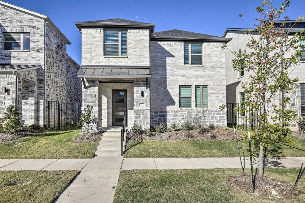 Modern Frisco Hideout with Patio and Game Room! photo 2