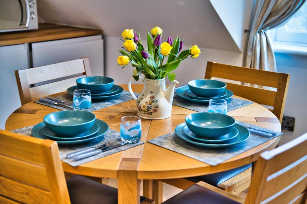 Modern & Cosy apartment in the heart of the historic old town of Aberdeen, free WiFi, free parking photo 3