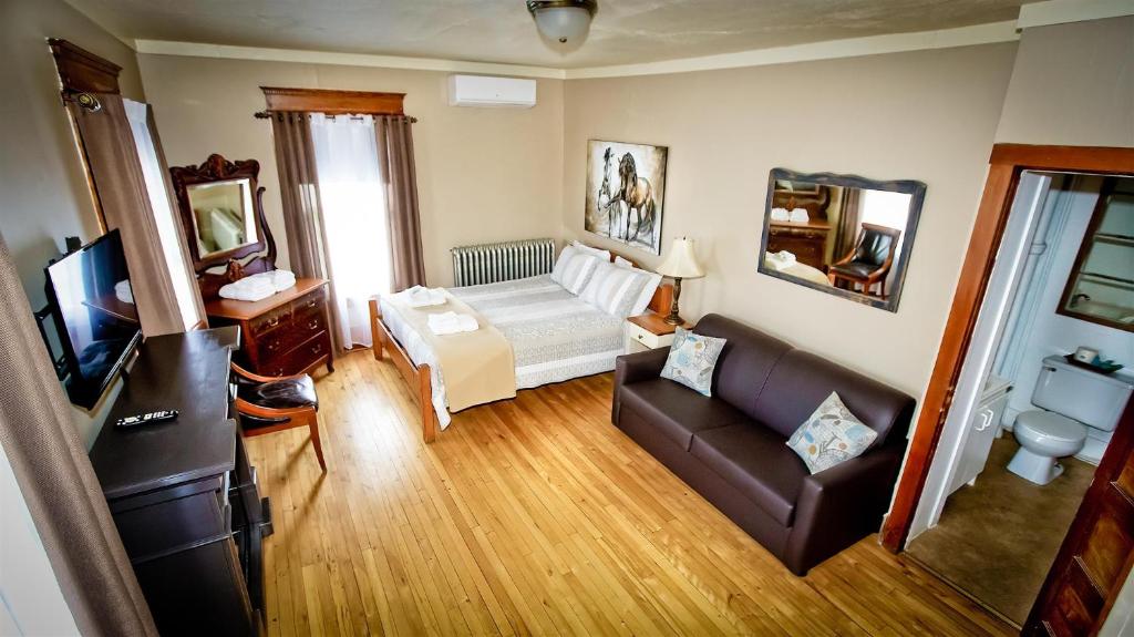 Auberge Ayer's Cliff photo 2