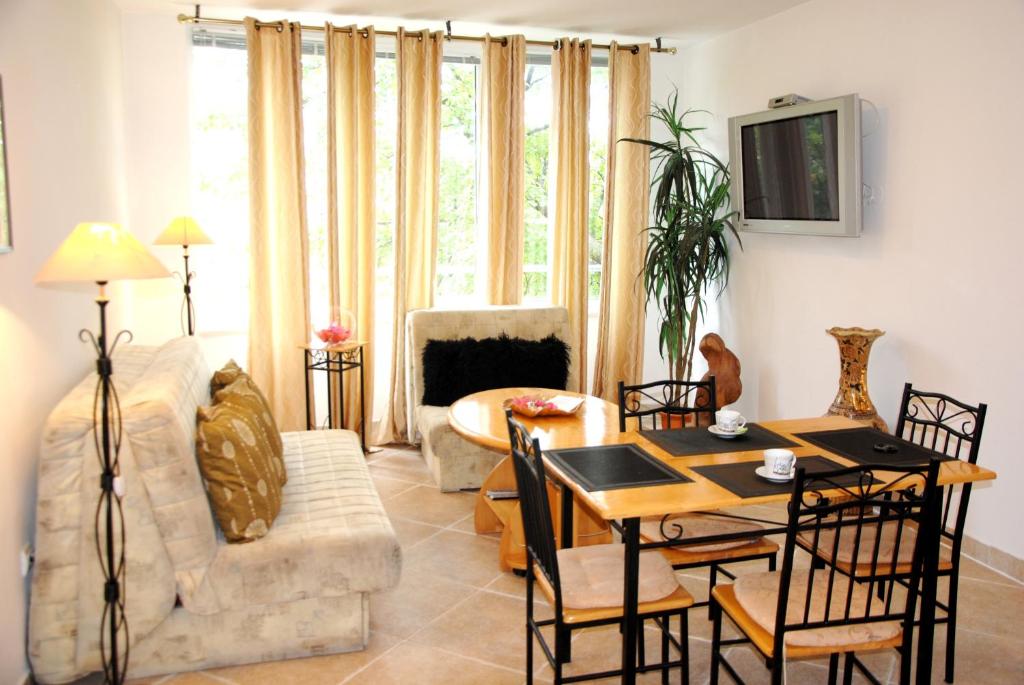 Апартаменты (Апартаменты для 4-7 человек с видом на море), Apart Hotel Kukoljac