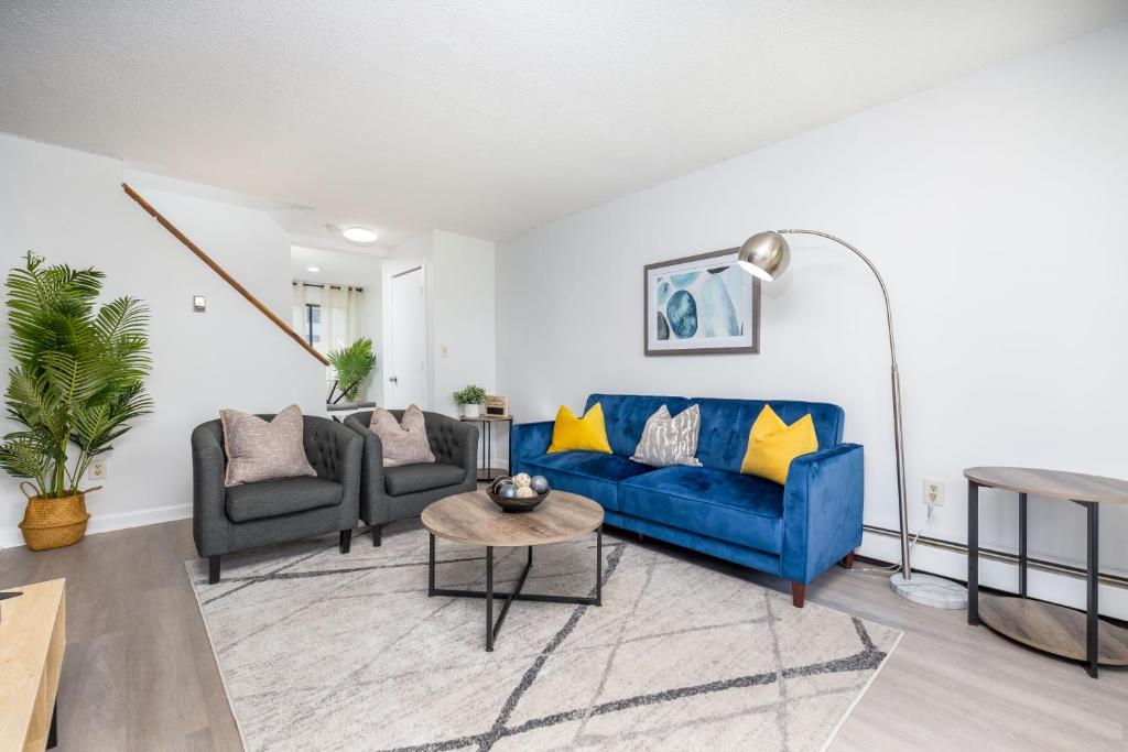 Beautiful 3 bedroom Condo in Hartford! image