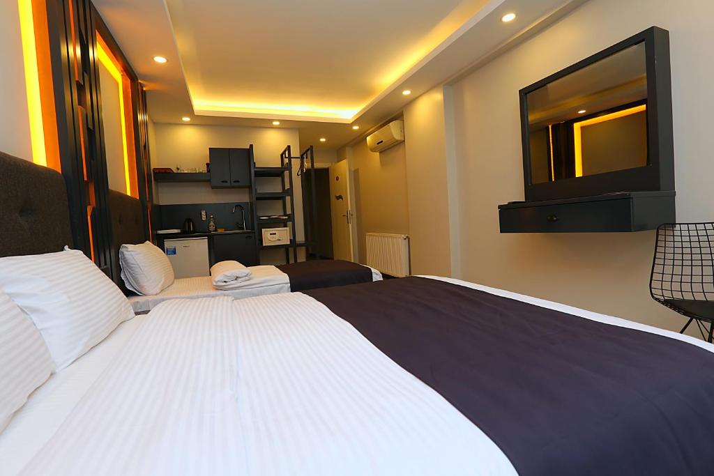 Galata King Suites Room Type - Deluxe Triple Room