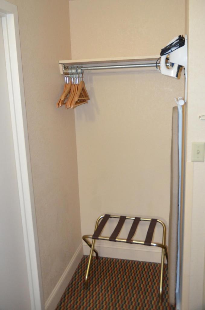 Edgewater Hotel - Gatlinburg Room Type - Queen Room with Two Queen Beds - Non-Smoking