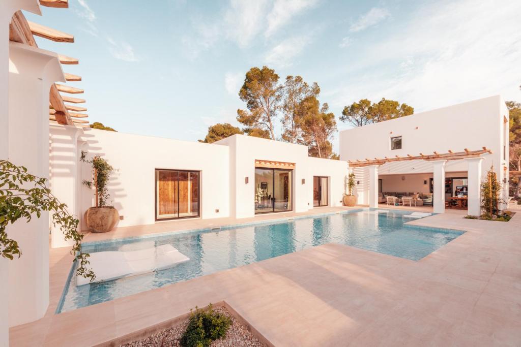 Fully Staffed Sea Front Villa with Private Sommelier photo 1