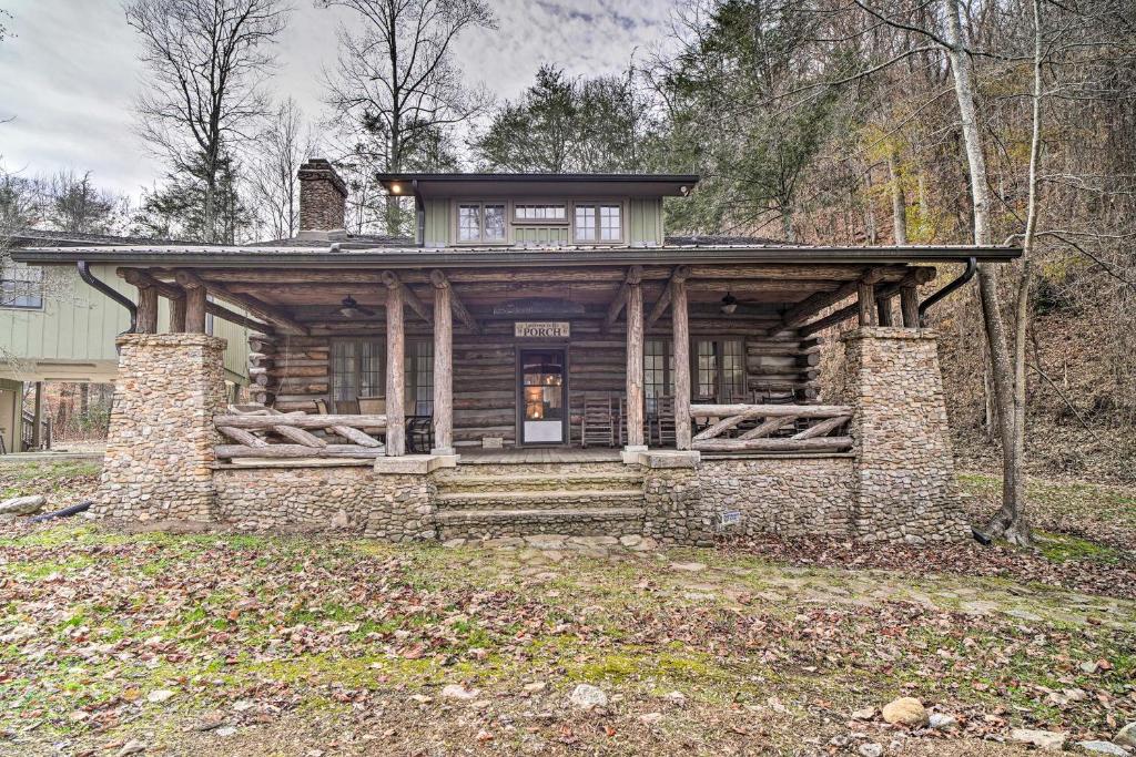 Tranquil Smoky Mountain Cabin with Porch and Fire Pit photo 1
