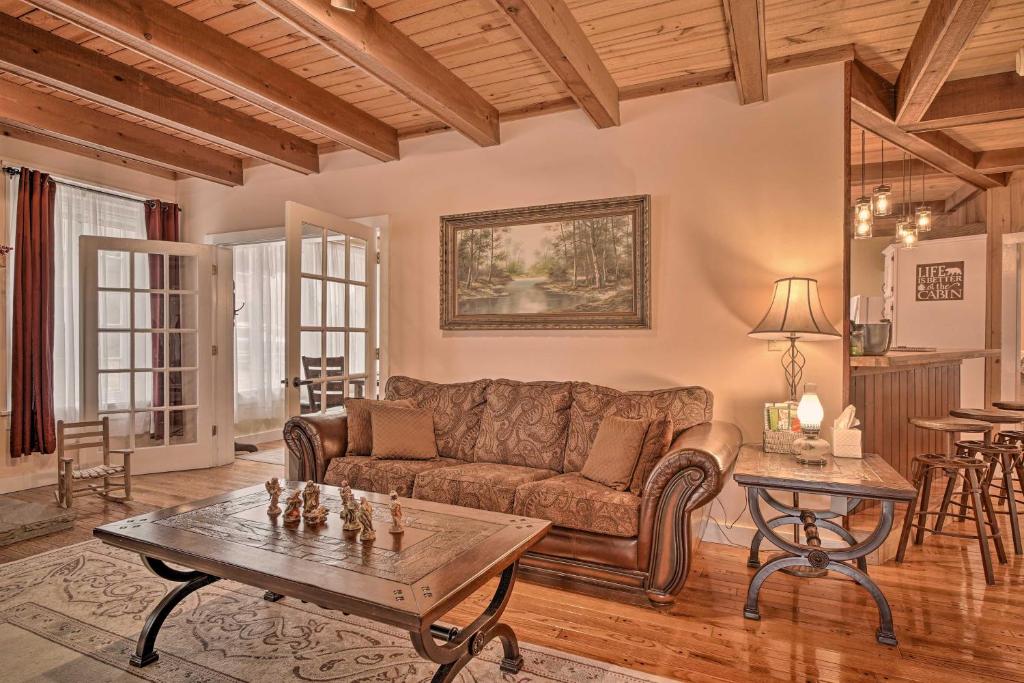 Tranquil Smoky Mountain Cabin with Porch and Fire Pit photo 4