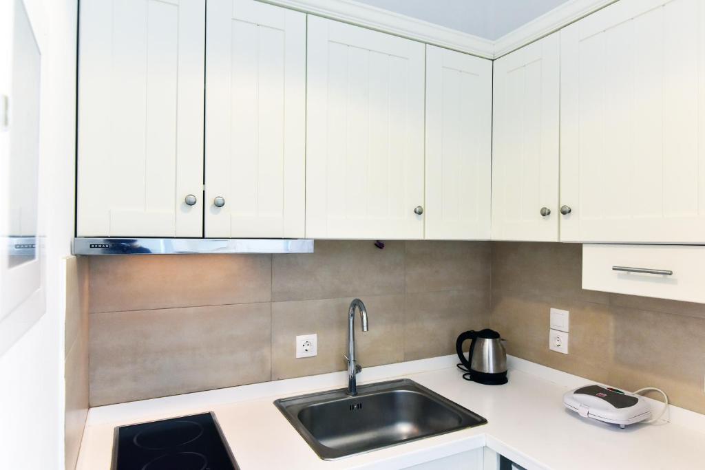 Thomas Apartments in Katapola photo 4