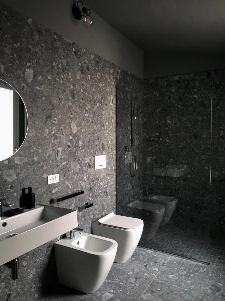 whiterooms photo 1
