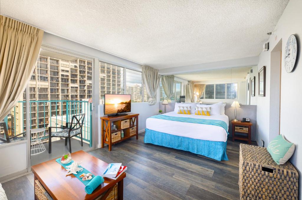 Beautiful Studio in the Heart of Vibrant Waikiki image