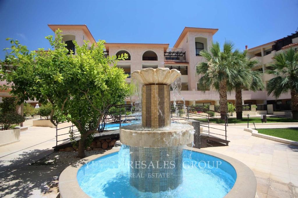 Queens Gardens suite by the sea, pool and mall photo 4