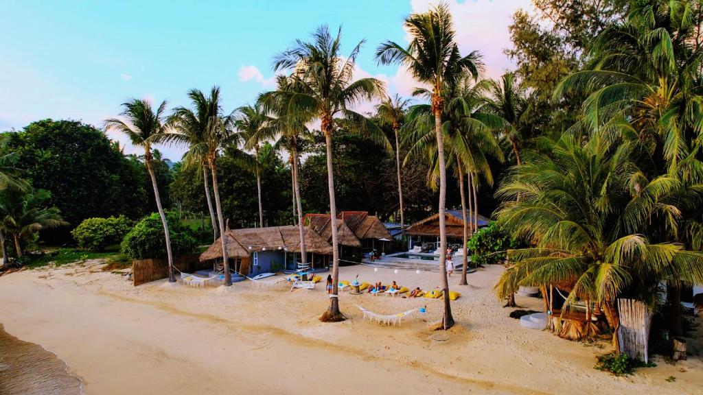Sea Love Beach Bar & Bungalows photo 3