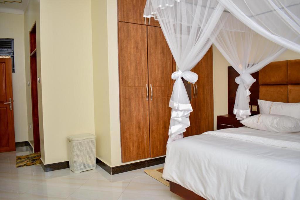 Lovely 2 Bed Apartment in Entebbe photo 3
