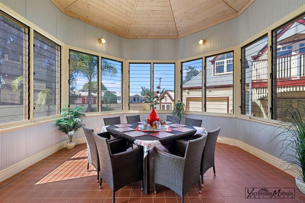 Federation home in town, close to lake & shops photo 1