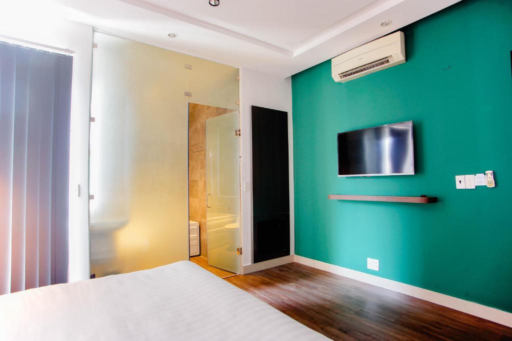 Lá Hotel Bình Tân