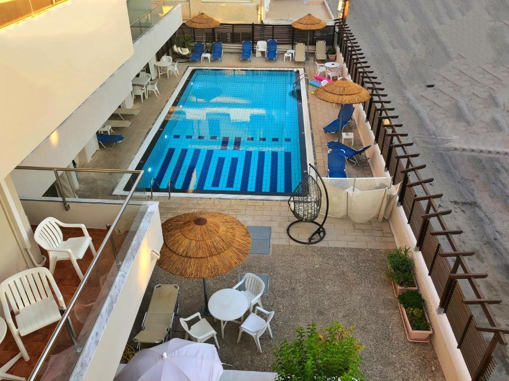 Caravel Hotel Apartments photo 2