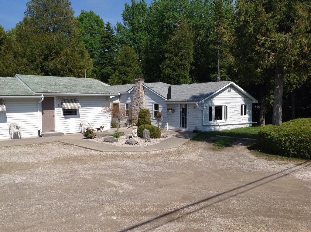 Cedar Vista Motel photo 3