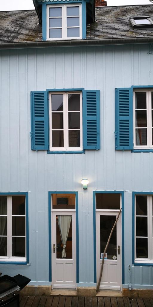 La maison bleue - Thumbnail image