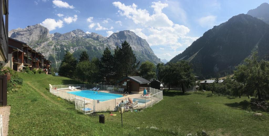 Le Bouquetin 73 Appartement cosy type chalet avec piscine au pied des pistes et superbe vue panoramique photo 2