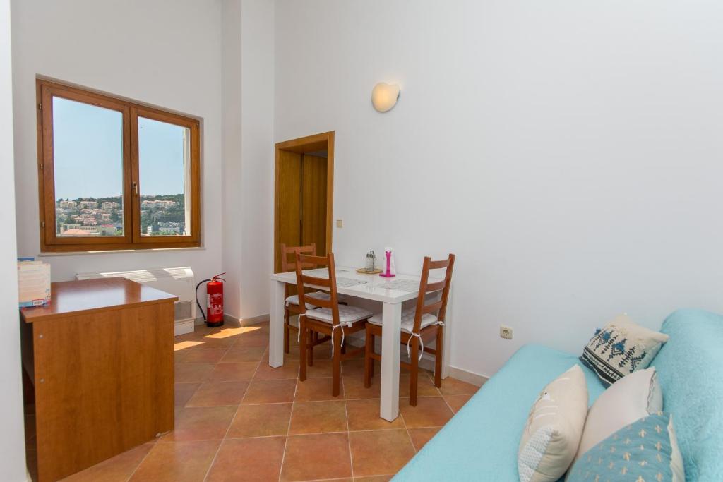 MODERN APARTMENT WITH SEA VIEW photo 2