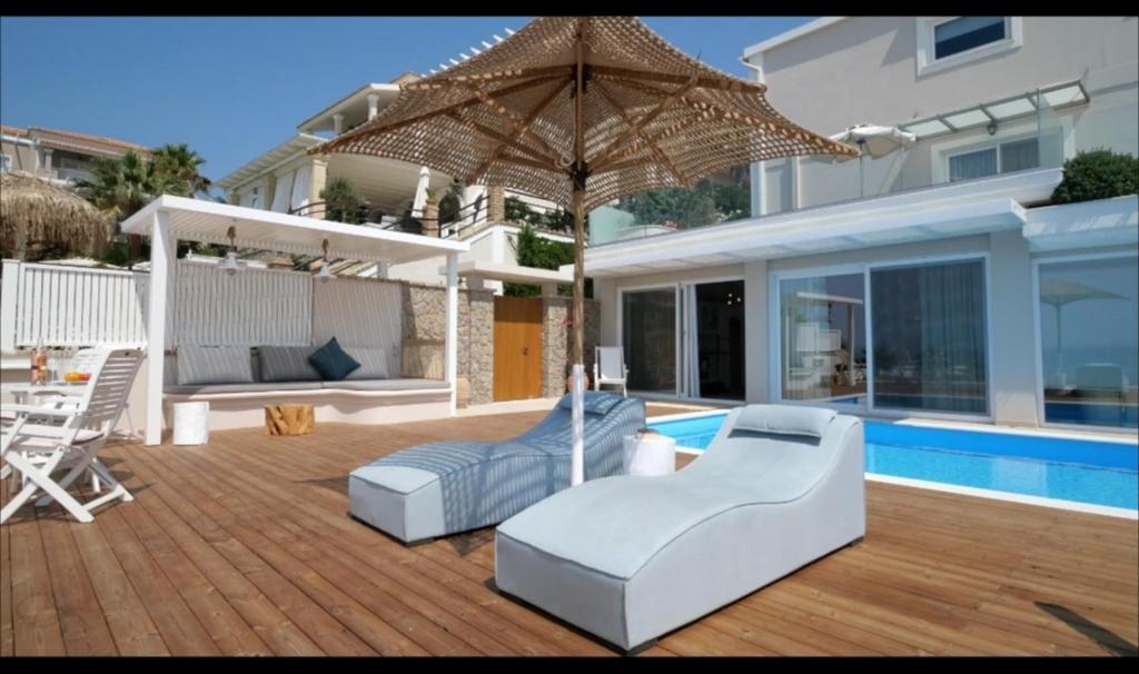 Paralia Luxury Suites photo 4