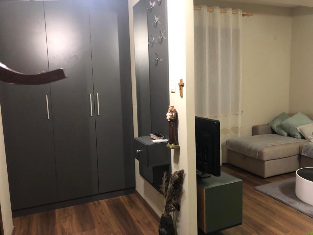 Kris's apartment photo 3