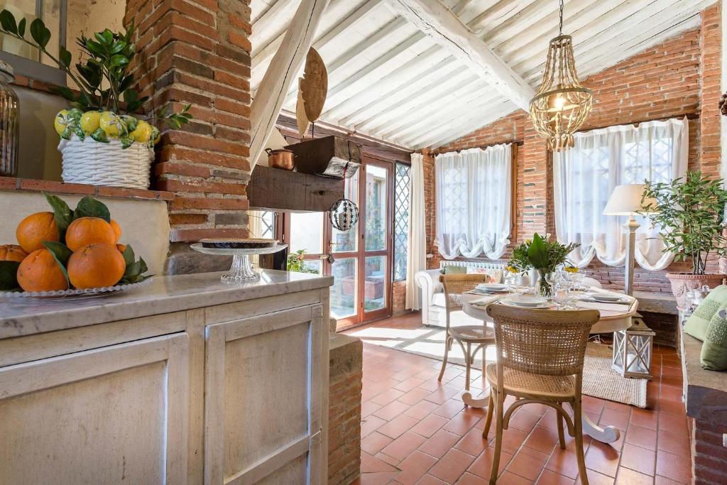 Rosyabate Cottage, with Private Garden and views between Lucca and Pistoia photo 4
