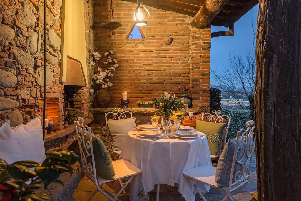 Rosyabate Cottage, with Private Garden and views between Lucca and Pistoia photo 2
