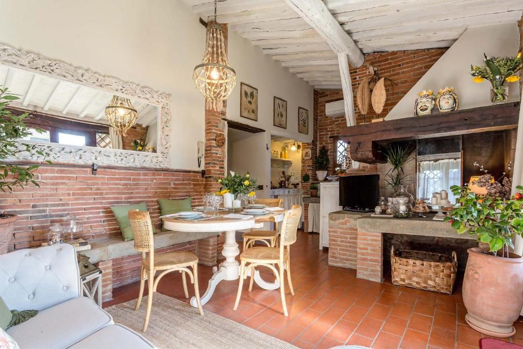 Rosyabate Cottage, with Private Garden and views between Lucca and Pistoia photo 3