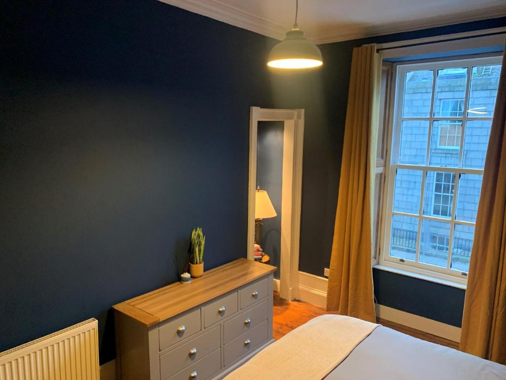 Spacious 1-Bed City Centre Apartment in Aberdeen photo 2